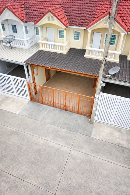 อ่อนนุช 40-46 ถ.สุขุมวิท101 ทาวน์เฮาส์  2ชั้น วชิรธรรมสาธิต53-59 2นอน พาราไดซ์ พาร์ค 900 ม.  22 ตร.ว ซีคอนสแควร์ ศรีนครินทร์ 1 กม.