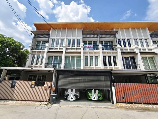 ทาวน์โฮม 3 ชั้น หลุดมาเพียง 1 หลังเท่านั้น!!!โกลเด้นทาวน์ 2 ปิ่นเกล้า–จรัญสนิทวงศ์ ทำเล ต้นโครงการ เข้า-ออกสะดวก บ้านตกแต่ง สไตล์มินิมอล