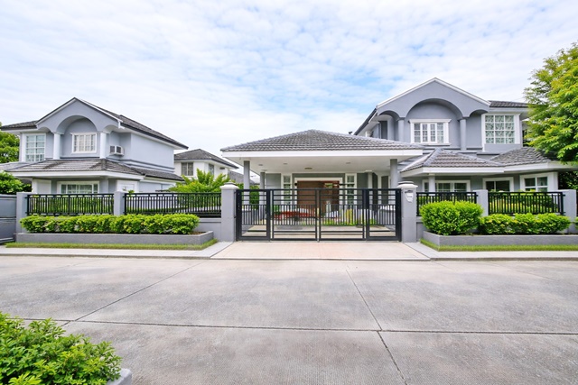 7-Elevenสุวินทวงศ์ 44 450 ม.  รักสัตว์ ตลาดหนองจอก 1.2 กม. คฤหาสน์ใหญ่มาก ให้เช่า 5นอน 6แอร์ 5น้ำ  100ตรว.  จอดรถ4คัน  โลตัส2.3 กม.บิ๊กซี