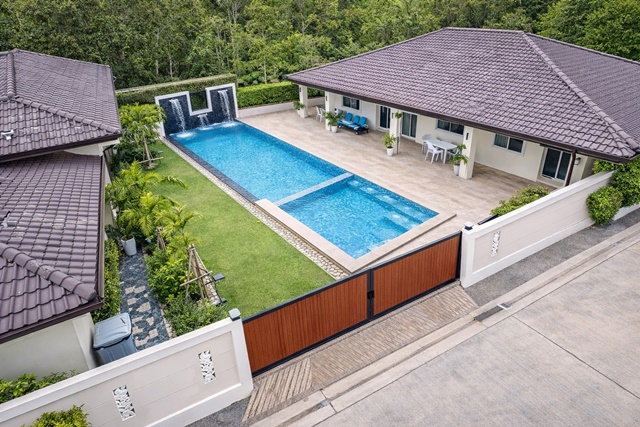 เช่า Pool Villa บ้านเดี่ยวหรู สไตล์โมเดิร์น 7 น้ำ  ใกล้ตลาดห้วยใหญ่ 900ม. 6นอน 215 ตร.ว. 600 ตร.ม. พรีเมียม