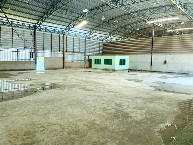 โกดังพร้อมออฟฟิศ นวลจันทร์  รถเทรลเลอร์ MRTรามอินทรา กม.6 900ม.ใกล้เลียบด่วนเอกมัย รามอินทรา 1 นอน 2 น้ำ  580ตร.ม. ใกล้แฟชั่น 2.5กม