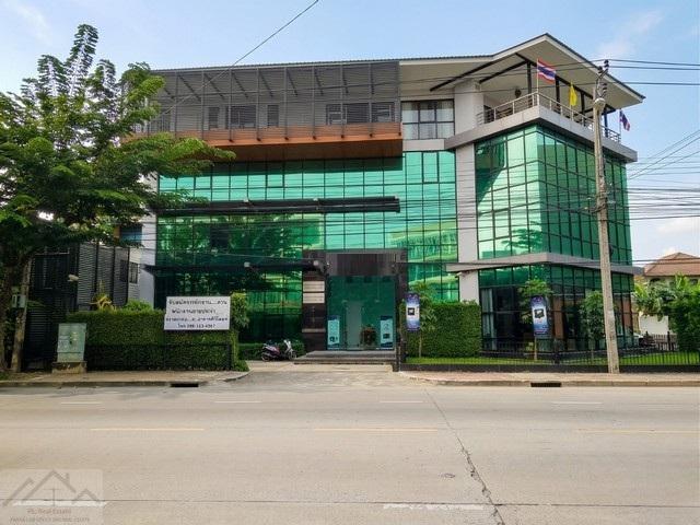 ให้เช่าอาคารพาณิชย์ 4 ชั้น 1700 ตร.ม. มีชั้นดาดฟ้า พร้อมลิฟต์ หลังมุม ถนนคู้บอน