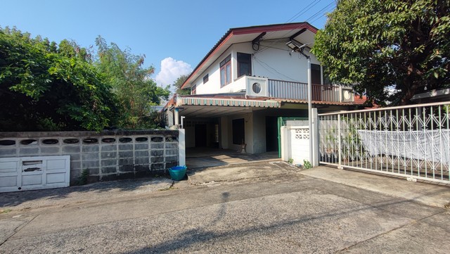 บ้านเดี่ยวลาดพร้าว บ้านเดี่ยวพหลโยธิน เสนานิคม 2 หลัง 88 ตรว พื้นที่รวม 300 ตรม 7 ห้องนอน