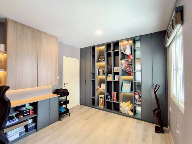 บ้านเดี่ยว Villaggio ศรีนครินทร์ ตำบลบางเมือง อำเภอเมืองสมุทรปราการ สมุทรปราการ