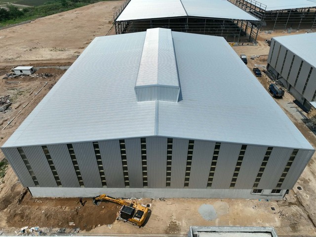 ให้เช่าโกดังปลวกแดงระยอง โกดังระยองให้เช่า 2200 ตารางเมตร สีม่วงลาย ห่างจากนิคมอุตสาหกรรมอีสเทิร์นซีบอร์ดระยอง 12 กม.