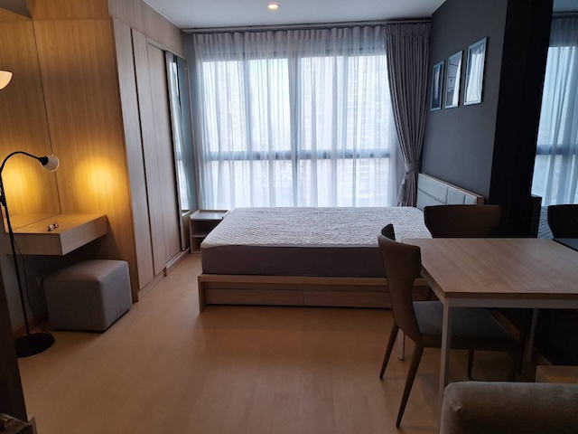 Ideo O2 Clean convenient private 21st floor BTS Bang Na