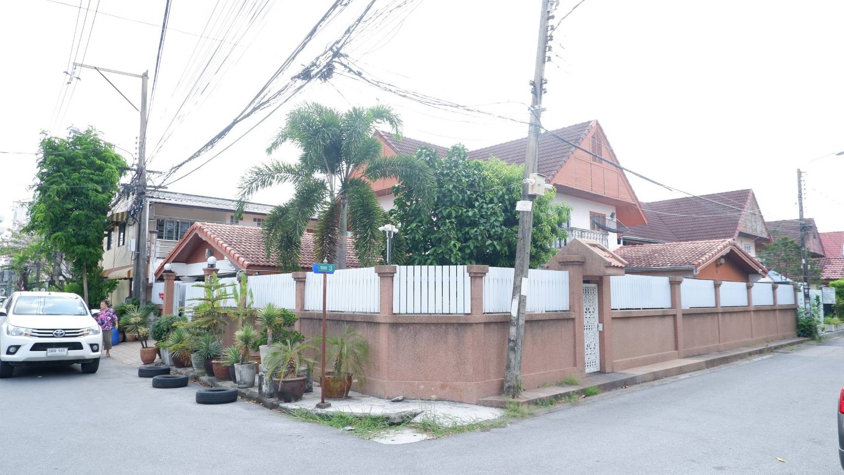 บ้าน ชื่นกมลนิเวศน์ 4 20000 thb  84 ตารางวา ไม่ไกลจาก แฟชั้นไอส์แลนด์ พื้้นที่กว้างขวาง กรุงเทพ