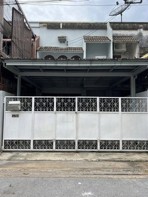 ให้เช่าบ้าน 2 ชั้น 25 ตรว. ใจกลางเมือง ซอยเอกมัย 12 ปรับปรุงใหม่ ใกล้ทองหล่อ ใกล้ Donki mall