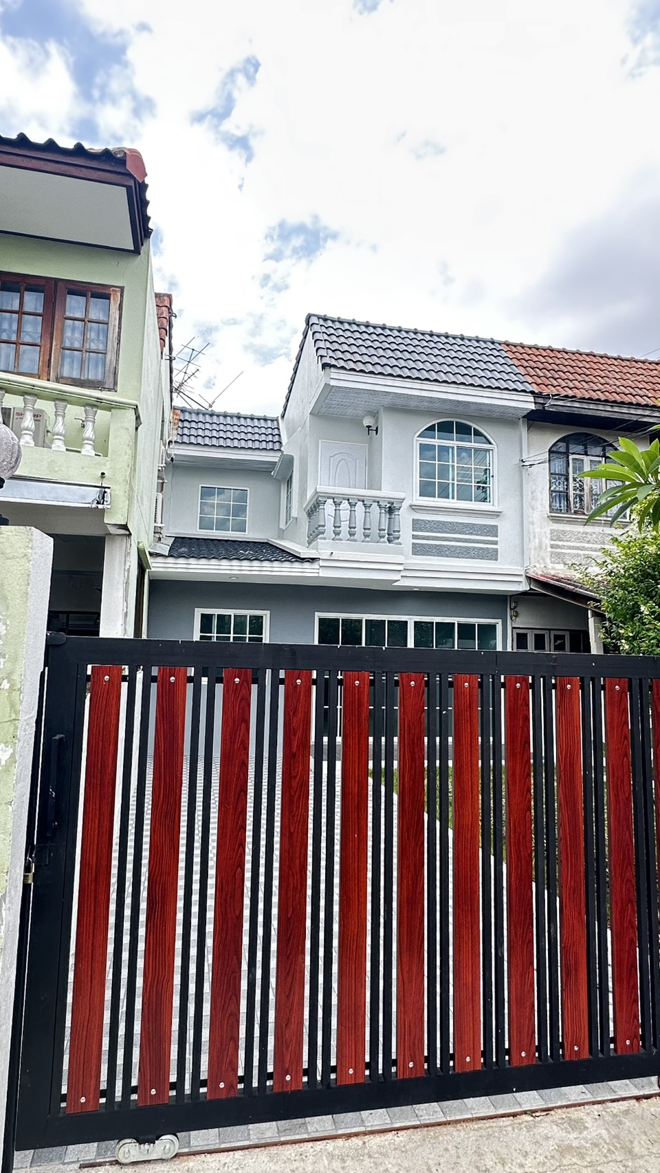 ขายทาวน์เฮาส์ 2 ชั้น หมู่บ้านบัวทอง  จ.นนทบุรี