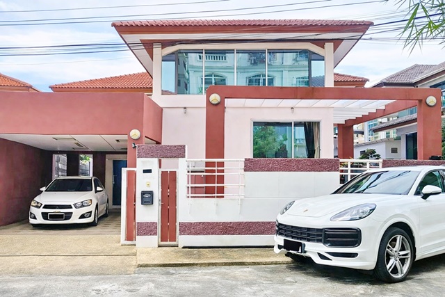 ให้เช่าบ้านเดี่ยว 2 ชั้น บ้านเปิดโล่งสไตล์โมเดิร์น  3น้ำ 5จอดรถ 5แอร์เฟอร์ครบ 67ตรว. 300ตรม. 3-4นอน อ่อนนุช 38-46 BTSบางจาก