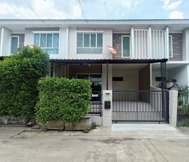 ให้เช่าทาวน์เฮ้าส์ 2 ชั้น 3 นอน 2 น้ำพุทธมณฑลสาย 5  Central ศาลายา 800 ม. 22 ตร.วา. 220 ตร.ม.ติดถนนเมน ทำเลศักยภาพ