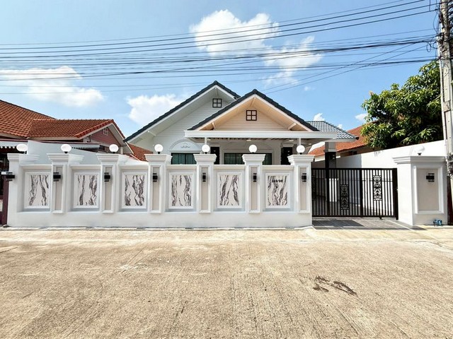 ขายบ้านเดี่ยว แหลมฉบัง ชลบุรี 52 ตร.ว. แต่งครบพร้อมอยู่ แถมเฟอร์ฯ ทั้งหลัง ใกล้สุขุมวิทเพียง 1.1 กม. ขายบ้านเดี่ยว ทุ่งกราด-แหลมฉบัง ชลบุรี