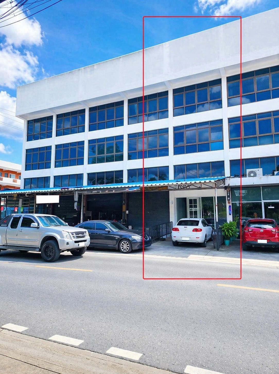 Lotus 7-Eleven แฟชั่น 3 กม. ตลาดหทัยมิตร 1.2 กม. รามอินทรา107-111  ให้เช่าตึกพาณิชย์ 3.5 ชั้น พระยาสุเรนทร์  23 ตรว. 318 ตรม.