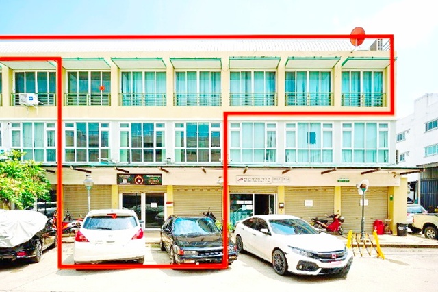 ใกล้แม็คโคร คลองหลวง 400ม. ตลาดไอยรา 600ม.โชว์รูม อาคารให้เช่า มีลิฟต์ ชั้น1-3  3 นอน 5 น้ำ ใกล้แม็คโคร อาคาร 4 ชั้น ตลาดไท 900 ม.