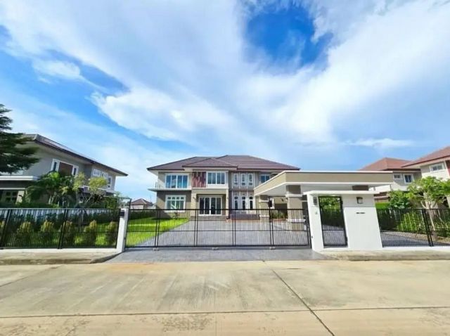 ขาย 22.9 ล้าน 264.40 ตรว. สันกำแพง บ้านหลังใหญ่ 2 ชั้น พร้อมเรือนรับรอง แปลงหัวมุม ทำเลทอง เดินทางสะดวกสบาย #พร้อมเข้าอยู่