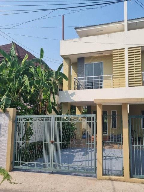 ให้เช่าบ้านแฝด 3 ชั้น 33.5 ตร.ว. ซอยกรุงเทพกรีฑา 8 ใกล้ รร.นานาชาติเวลลิงตัน (สร้างใหม่)