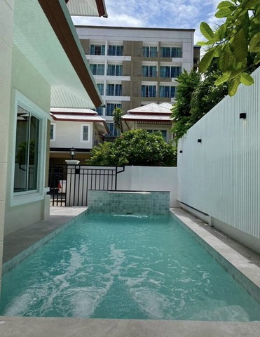 Rachawadi บ้านหรูที่สมดุลทั้งพื้นที่และพลังงาน พร้อมเข้าอยู่ บ้านที่ออกแบบให้พื้นที่โล่ง โปร่ง รับแสงและการไหลเวียนของอากาศดี