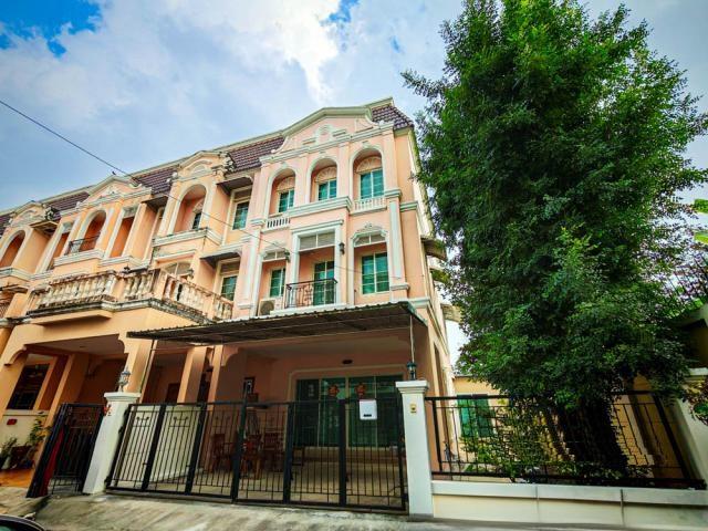 HR 9741 ให้เช่าทาวน์โฮม 3 ชั้น รีโนเวทใหม่ 4 ห้องนอน The URBAN สาทร เพียง 4 นาทีถึง BTS บางหว้า