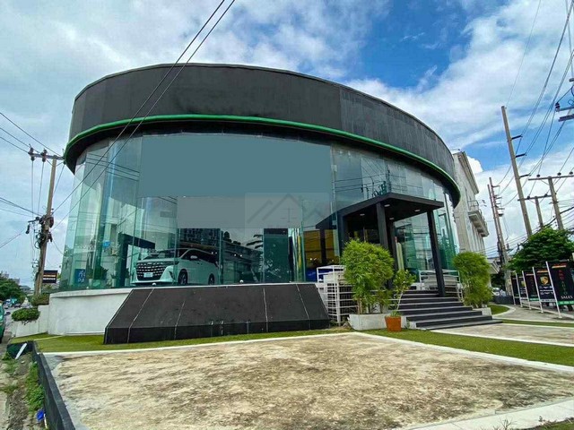 ให้เช่าโชว์รูมพร้อมศูนย์บริการ เนื้อที่ 1 ไร่ครึ่ง 3000 กว่า ตรม ติดถนนเหม่งจ๋าย เลียบทาง ด่วนรามอินทรา
