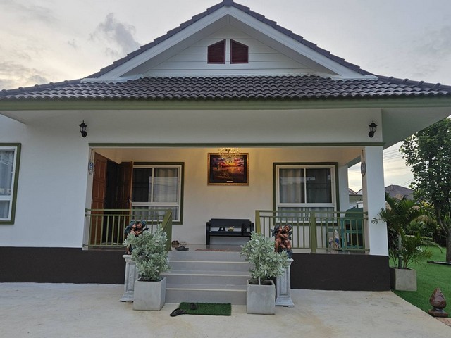 ปล่อยเช่าบ้านเดี่ยวชั้นเดียว หมู่บ้านสามัคคี 47 อำเภอสัตหีบ จังหวัดชลบุรี บ้านใหม่ เฟอร์นิเจอร์ครบ พร้อมเข้าอยู่ทันที