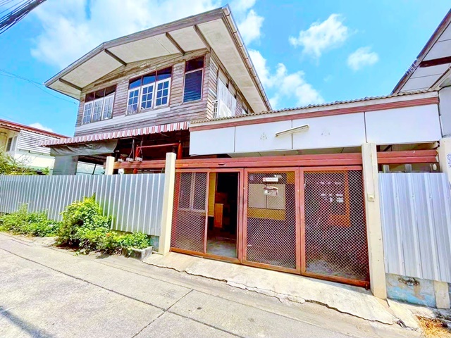 MRTอิสรภาพ 850ม. จรัญ 8-12  รพ.ศิริราช 2.1 กม. บ้านเช่า 3-4นอน 1น้ำ วัดดีดวด  ทำเลฝั่งธน ใจเมือง ใกล้รถไฟฟ้า เลี้ยงสัตว์ได้