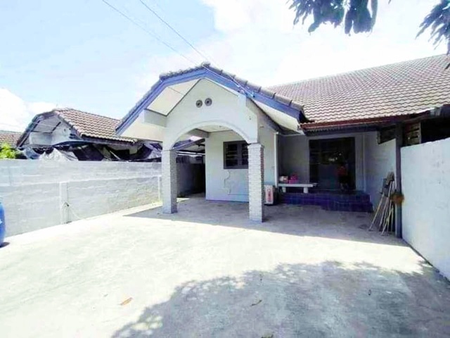 ถนนบางกรวย ไทรน้อย 100 ม. ถนนราชพฤกษ์ 3 กม. เซ็นทรัลเกตเกต 3 กม. MRT คลองบางไผ่ 3 กม. บ้านชั้นเดียวให้เช่า 3 นอน 2 น้ำ 24 ตร.ว. 95 ตร.ม.