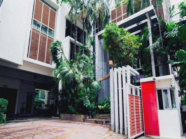 T26-1017 ขาย สำนักงาน อาคารสำนักงาน 4 ชั้น เนื้อที่ 202 ตรว. ใจกลางเมือง สุขุมวิท 20 กรุงเทพ คลองเตย    350000000 บาท
