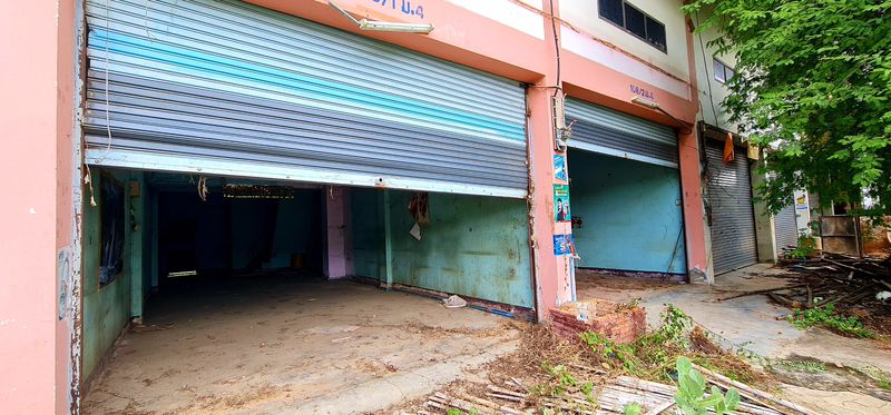 อาคารพาณิชย์ 3 ชั้น  อำเภอบึงสามพัน จังหวัดเพชรบูรณ์ เลขที่ 108/1  หมู่ 4 ตำบลบึงสามพัน อำเภอบึงสามพัน จังหวัดเพชรบูรณ์