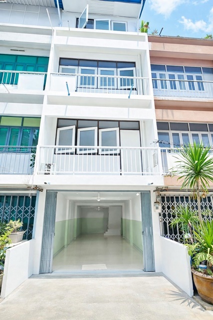 ใกล้เซ็นทรัล พระราม3 600ม. อาคารพาณิชย์ 4 ชั้น 5นอน 2น้ำ ใกล้ BRT สาธุประดิษฐ์ 800ม. 18 ตร.วา. 280 ตร.ม. ทำเล CBD สาทร-นราธิวาส