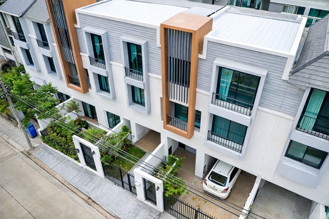 อิมแพ็ค เมืองทองธานี 900 ม. สำนักงานที่ดิน ปากเกร็ด 2 กม.  3 นอน 3 น้ำ19 ตร.วา. 220 ตร.ม. ทาวน์โฮม 3ชั้น   ถ.ติวานนท์ แจ้งวัฒนะ