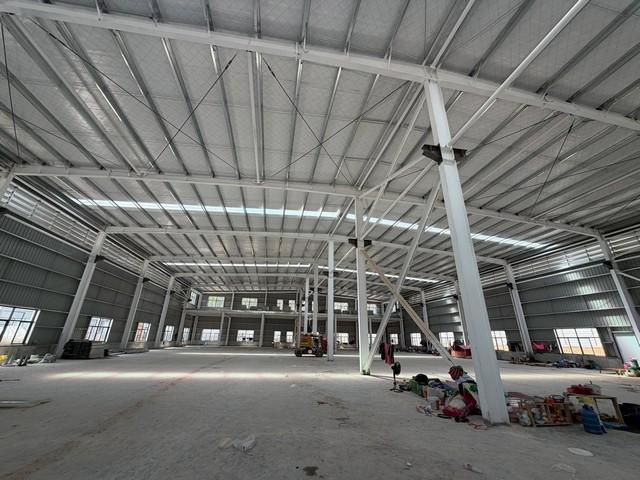 BR 1608 ให้เช่าโรงงาน 17815 ตารางเมตร มีโรงงานทั้งหมด 5 แห่ง บ่อวิน ชลบุรี พื้นที่ 23 ไร่ สีม่วงลาย ขอใบ รง. ใด้