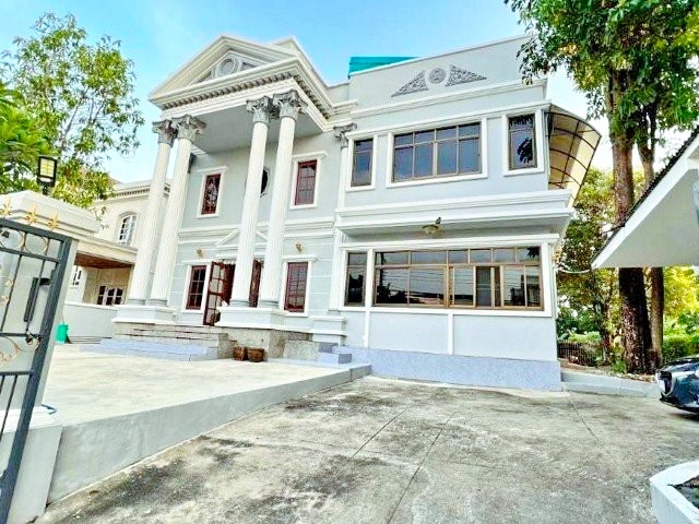 เซ็นทรัล พระราม 2 วัดสีสุก400ม.  รพ บางประกอก9 1.39กม.  ทางด่วนดาวคะนอง 900 ม. บ้านเดี่ยว 94 ตร.ว. 280 ตร.ม.ให้เช่า 4นอน 3น้ำ 2ชั้น