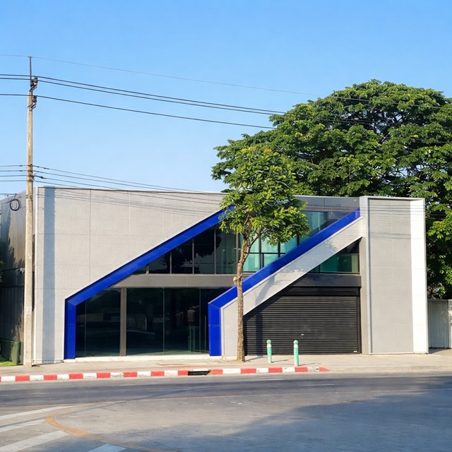 Big C สะพานใหม่ 1 กม.  โชว์รูมใหญ่ อาคาร 2 ชั้นให้เช่า 9 ห้องทำงาน 70ตร.ว. 500 ตร.ม. 2 ห้องน้ำ ใกล้ BTS สายหยุด 2.85ม. และ