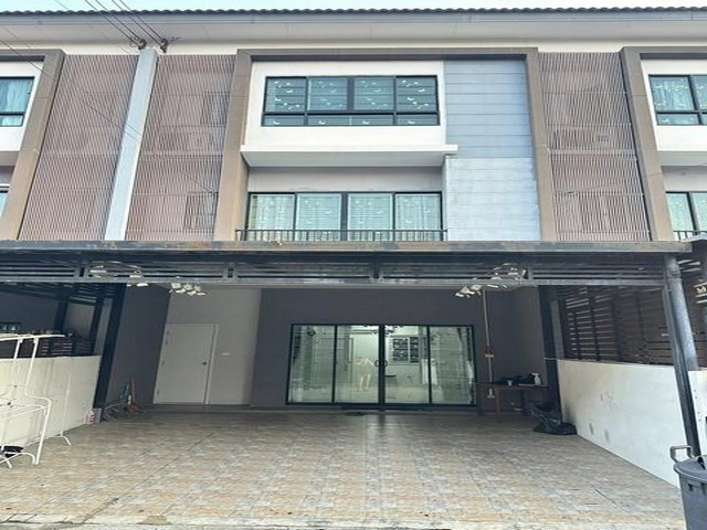 ให้เช่า ทาวน์โฮม 3 ชั้น ซอยลาดพร้าว 126 โครงการ เดอะ คอนเนค อัพ3 ใกล้ รถไฟฟ้าสายสีเหลือง ใกล้ The Mall บางกะปิ