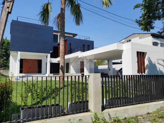 ให้เช่า Pool Villa 3 ชั้น Modern Luxury 250 ตรว. สุขุมวิท 62 มี Roof Top และสระว่ายน้ำกลางบ้าน ใกล้ทางด่วน 2 สาย ใกล้ BTS บางจาก