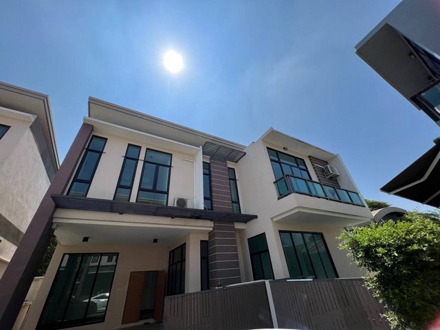 ด่วน ขายบ้านเดี่ยวหลังมุม 4ห้องนองMetrolife ซอยนาคนิวาส14 หลังเซ็นทรัล อีสต์วิลล์เลียบทางด่วนรามอินทรา ขายขาดทุนราคาถูกกว่าตลาด