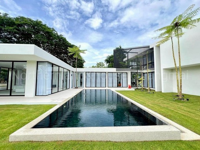 บ้านพูลวิลล่าสร้างใหม่ 2 ชั้น สไตล์โมเดิร์น วิวดอยสุเทพ หางดง