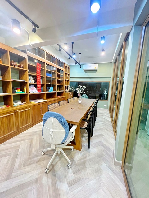 ถูกกว่า Penthouse ให้เช่าทาวน์เฮ้าส์ 2 ชั้น สุดหรู  34 ตร.วา.275 ตร.ม.จัดเต็มเฟอร์ฯ BTSนานา 550ม. เพลินจิต400ม.  สุขุมวิท 1-5