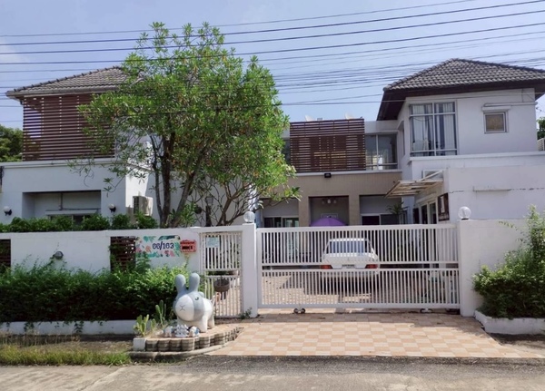 ขายบ้านเดี่ยวหลังใหญ่ พร้อมสระว่ายน้ำ หมู่บ้าน สารินพาร์ค ธัญบุรีคลอง 5