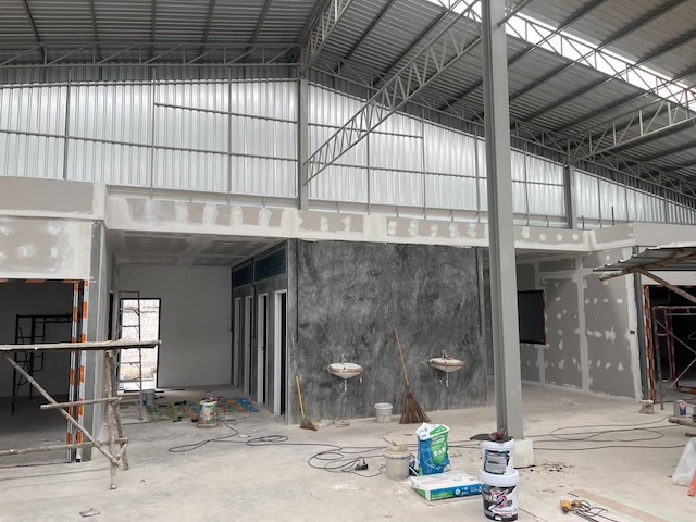 BST964 | อาคารสำนักงานและโกดัง ที่พักสินค้า บนพื้นที่คอนกรีต พร้อมหลังคา – สมุทรปราการ