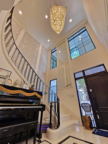 ให้เช่าบ้านหรู 2ชั้น โครงการ Nantawan พระราม9 กรุงเทพกรีฑาตัดใหม่ ทำเลดี  ใกล้โรงเรียนนานาชาติ Wellington และสนามกอล์ฟ