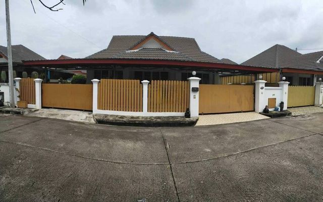 ขายพร้อมผู้เช่า 2.5 ล้าน 59 ตรว. หางดง รับรายได้เดือนละ16000 บาท/เดือน (สัญญาหมด ก.พ. 69) ห่างจากสนามบิน เพียง 10 นาที ทำเลธุรกิจ ใกล้เมือง