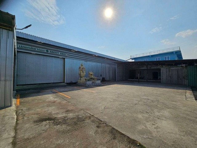 ให้เช่าโกดังบ้านบึงชลบุรี  1000 ตรม. พื้นที่สีส้ม ไฟฟ้า 3 เฟส100  แอมป์ พื้นรับน้ำหนัก3-5  ตัน/ตรม. ประตูประมาณ  5  เมตร