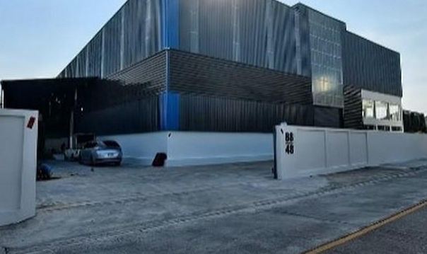 ให้เช่าโกดัง พร้อมสำนักงาน ทีพักคนงาน ย่านราชพฤกษ์ บนที่ดิน 2 ไร่ โกดัง 1880 ตรม