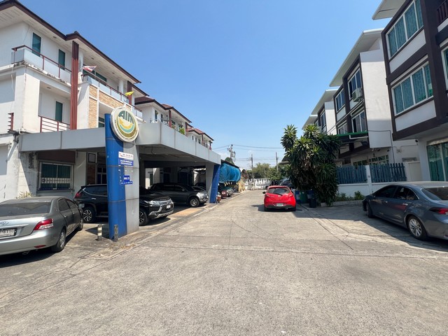 ขาย ทาวน์โฮม เขตภาษีเจริญ กรุงเทพมหานคร ห่างจาก ตลาดน้ำคลองลัดมะยม  4.1 km.