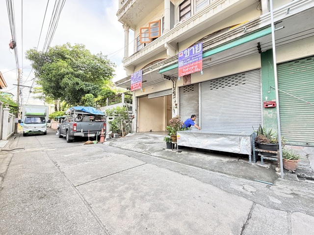 ขายตึกแถว 3ชั้น 16.9ตรว.ซอยกรุงเทพ-นนทบุรี 56 บางซื่อ ใกล้MRTบิ๊กซี วงศ์สว่าง 3 นาที