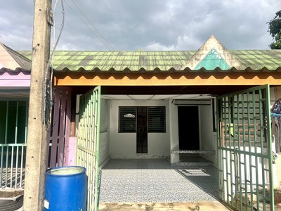 ขายด่วน!! ทาวน์เฮ้าส์ หมู่บ้านธนาทรัพย์สิน ทาวน์เฮ้าส์ 1 ชั้นครึ่ง มีชั้นลอย ขนาดพื้นที่ 25 ตร.วา พื้นที่ใช้สอย 150 ตร.ม ทำเลชุมชน