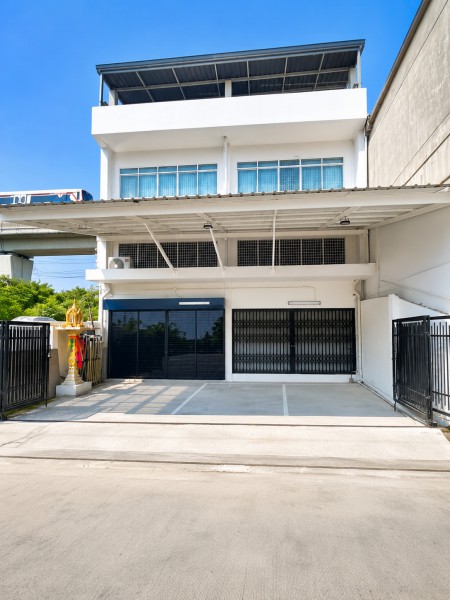 ถ.สุขุมวิท107 โฮมออฟฟิศให้เช่า 2 คูหา 3.5ชั้นใกล้ BTSแบริ่ง 850 ม. 540 ตร.ม.  พร้อมชั้นลอย 3 น้ำ Makro ศรีนครินทร์ 2.81กม.
