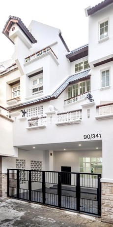 Townhouse ขาย/ให้เช่าทาวน์โฮมพูลวิลล่า 4.5 ชั้น @วิภาวดี 20 25.50 ตร.ว. 6 น 6 น้ำ 2 จอดรถ ราคา 18 ล้านบาท 6 BEDROOM 250000 B. ไม่ไกลจาก ตลาดลุงเพิ่ม (หลังการบินไทย) 900 ม. ทรัพย์ดี ๆ เป็นบ้านทาวน์โฮม 4.5 ชั้น รีโนเวทใหม่ พร้อมสร้างสระว่ายน้ำ ที่ออกแบ