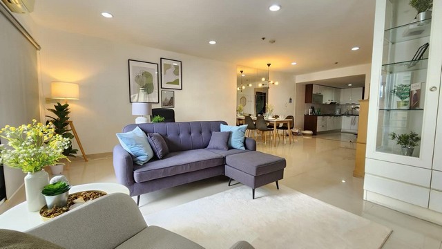 ให้เช่าคอนโดขนาด 64 ตรม. วิวสระน้ำ อาคารเดอะ แกรนด์ (The Grand)  1 ห้องนอน 1 ห้องน้ำ 1 ห้องนั่งเล่น